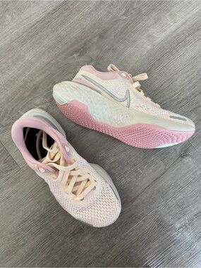 Nike Invincible ZoomX Bubblegum Pink Women's Running Sneakers